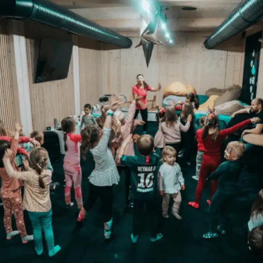 Maškarná minidisco a večerné kino