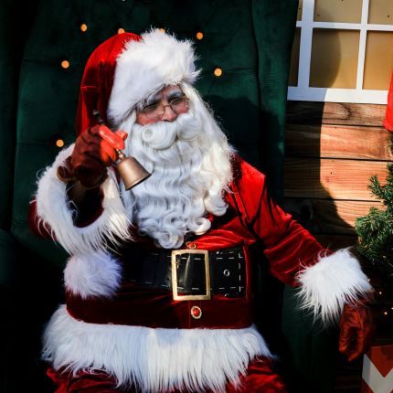 A St. Nicholas theater performance for all (dis)obedient children