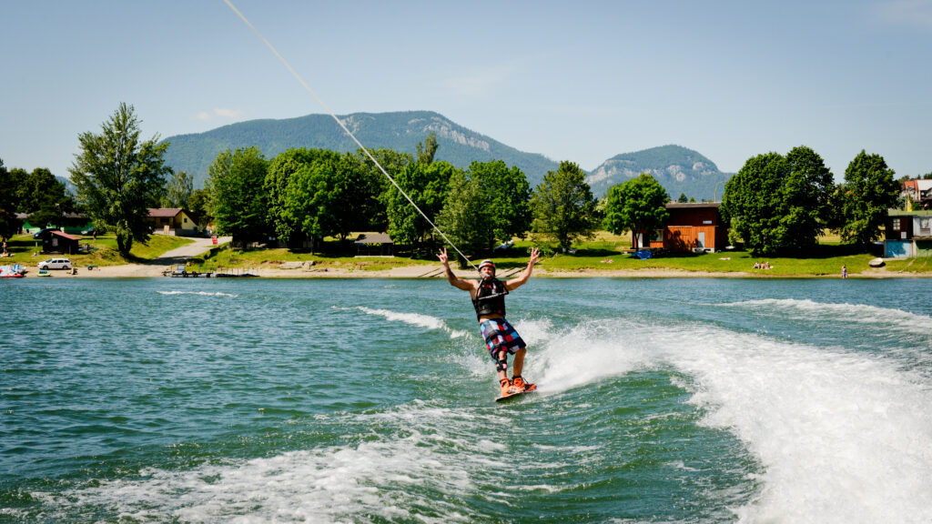 Čo robiť pri Liptovskej Mare? Objavte výlety, kúpanie aj relax