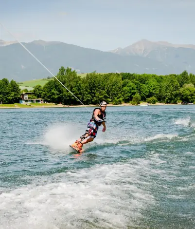 https://demanovarezort.sk/wp-content/uploads/wakeboard-3.webp